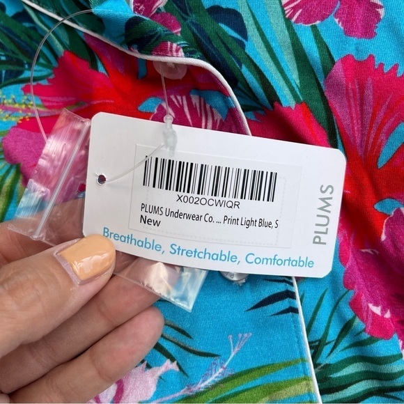 NEW Plums Pajama Sleep Shirt Button Front Nightshirt Tropical Size Small NWT - Picture 2 of 6